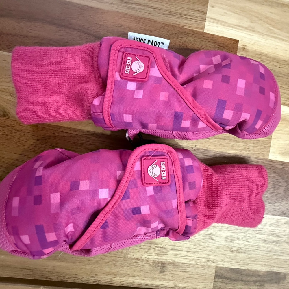 Pixelated Pink Kids‎ Mittens